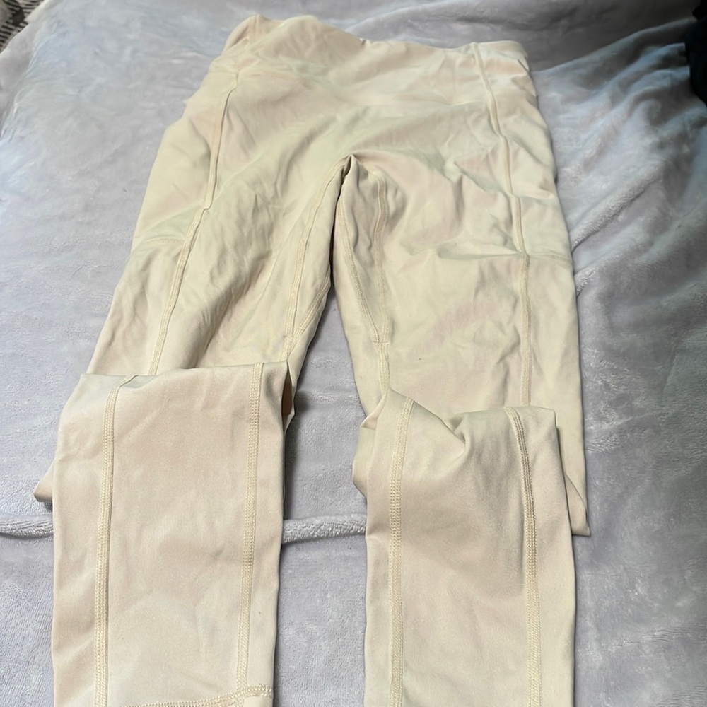 NWOT fabletics cream colored leggings